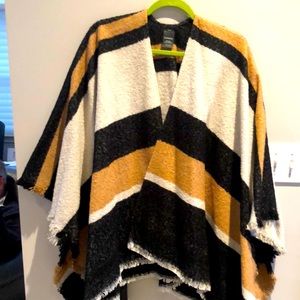 Express Kimono! Beautiful addition to your Fall wardrobe!